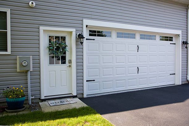 24/7 Emergency Garage Door Installation experts in South Hutchinson, KS